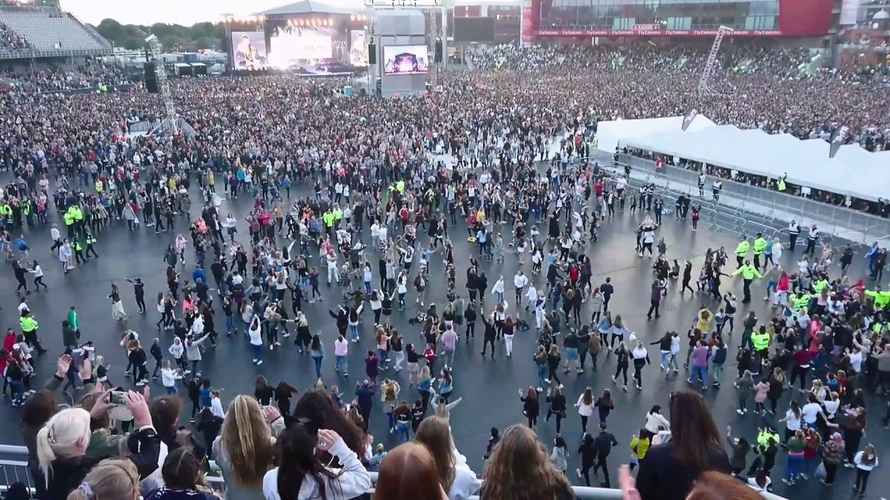 Justin Bieber - One Love Manchester. Heartwarming Speech and Amazing Crowd Moment