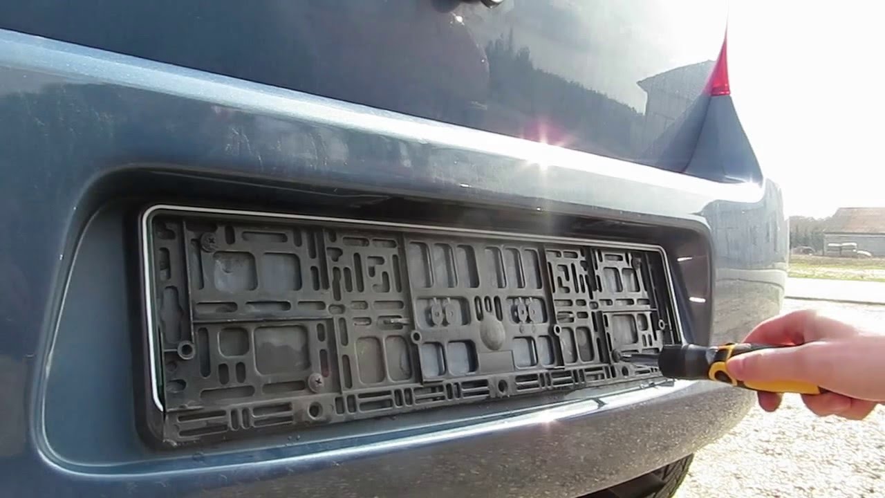Toyota Yaris 2 II Wymiana podświetlenia żarówki tablicy rejestracyjnej
