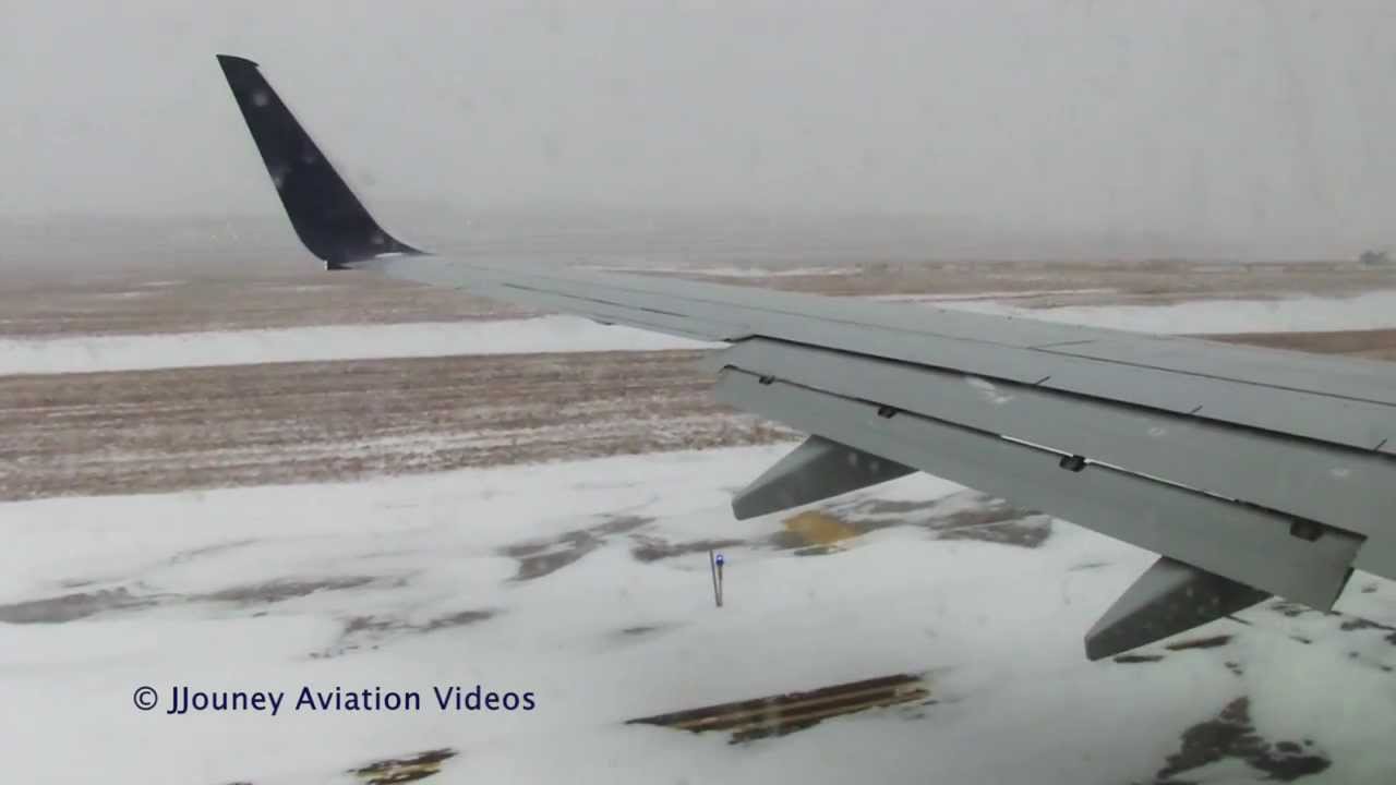 Delta 737-900 Snowy Takeoff from DTW