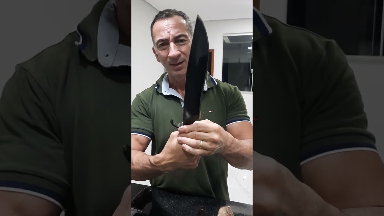 Tipos de facas de combate e luta. Exposi&ccedil;&atilde;o, demonstra&ccedil;&atilde;o e considera&ccedil;&otilde;es.