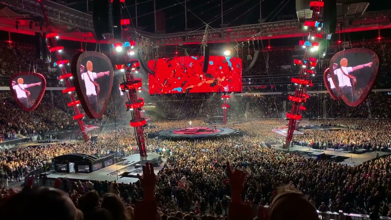 ED SHEERAN Live 