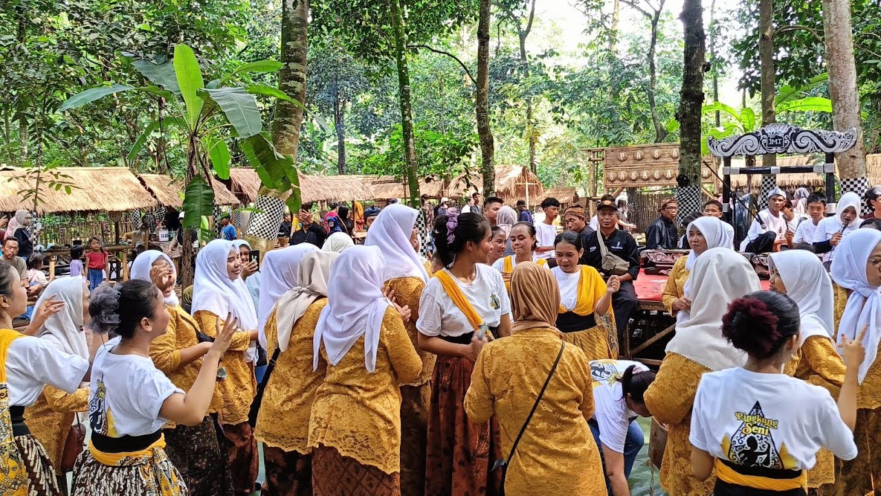 PASAR SASAGARAN RAMAI PENGUNJUNG JELANG BULAN RAMADHAN