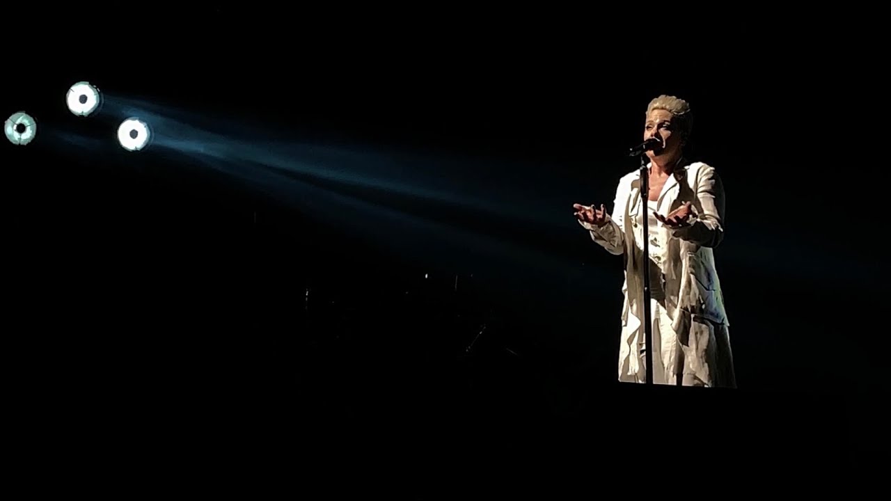 P!NK - Glitter In The Air (LIVE)