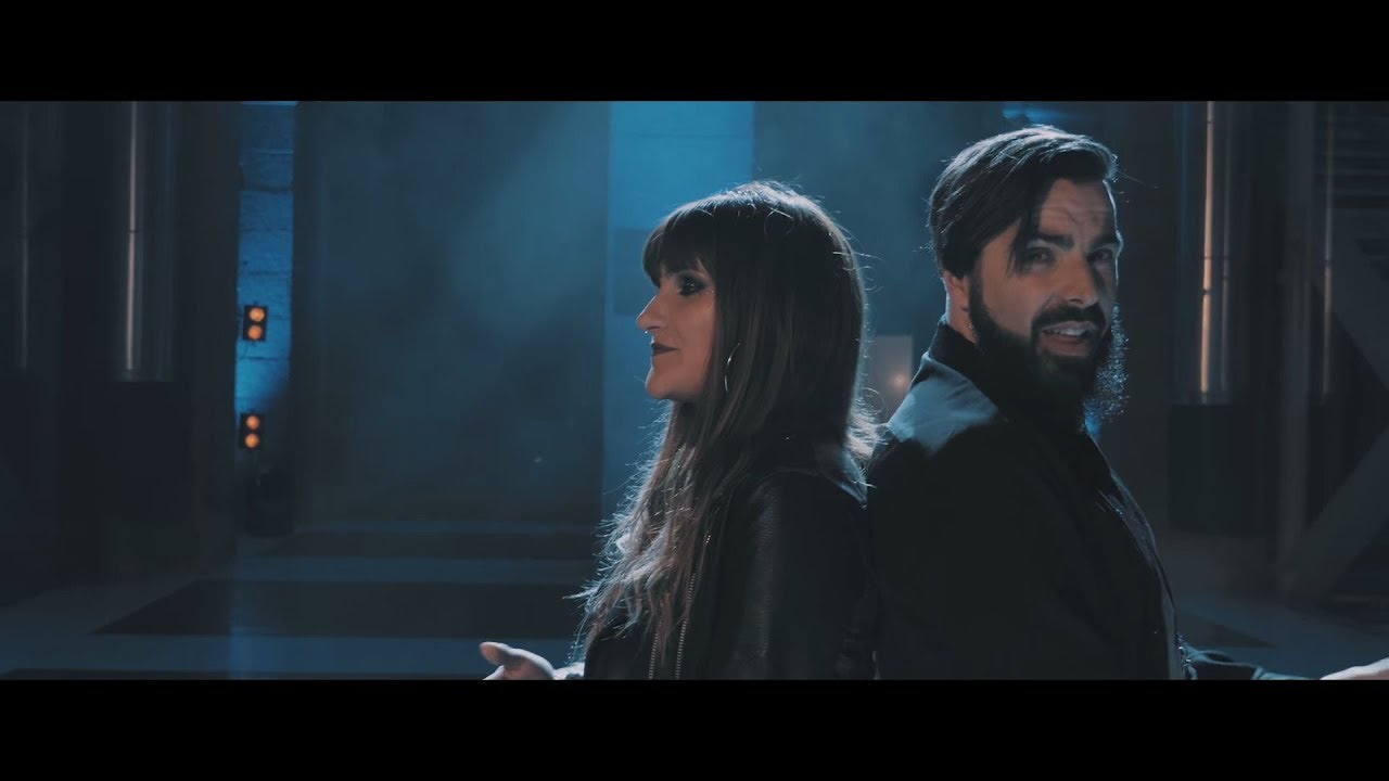 Huecco - Mirando al cielo feat. Rozalén (Videoclip oficial)