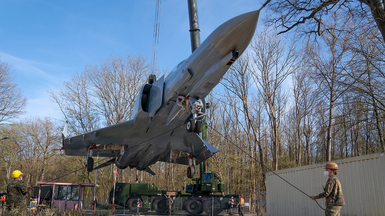 Liebherr – G-LTM 1090-4.2 its final flight