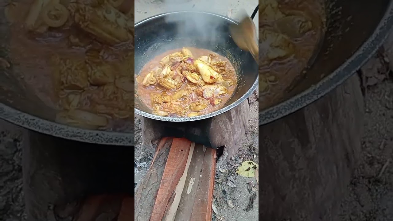 শীতের রাতে চালের রুটি সাথে দেশী মুরগী নতুন আলু দিয়ে রান্না 