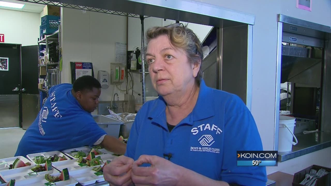 Chef Betty shares secret recipe with local kids