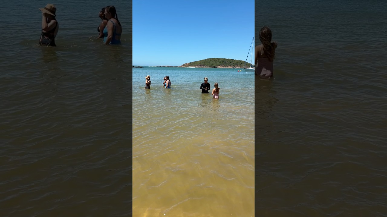 Clarinha achou a água gelada!