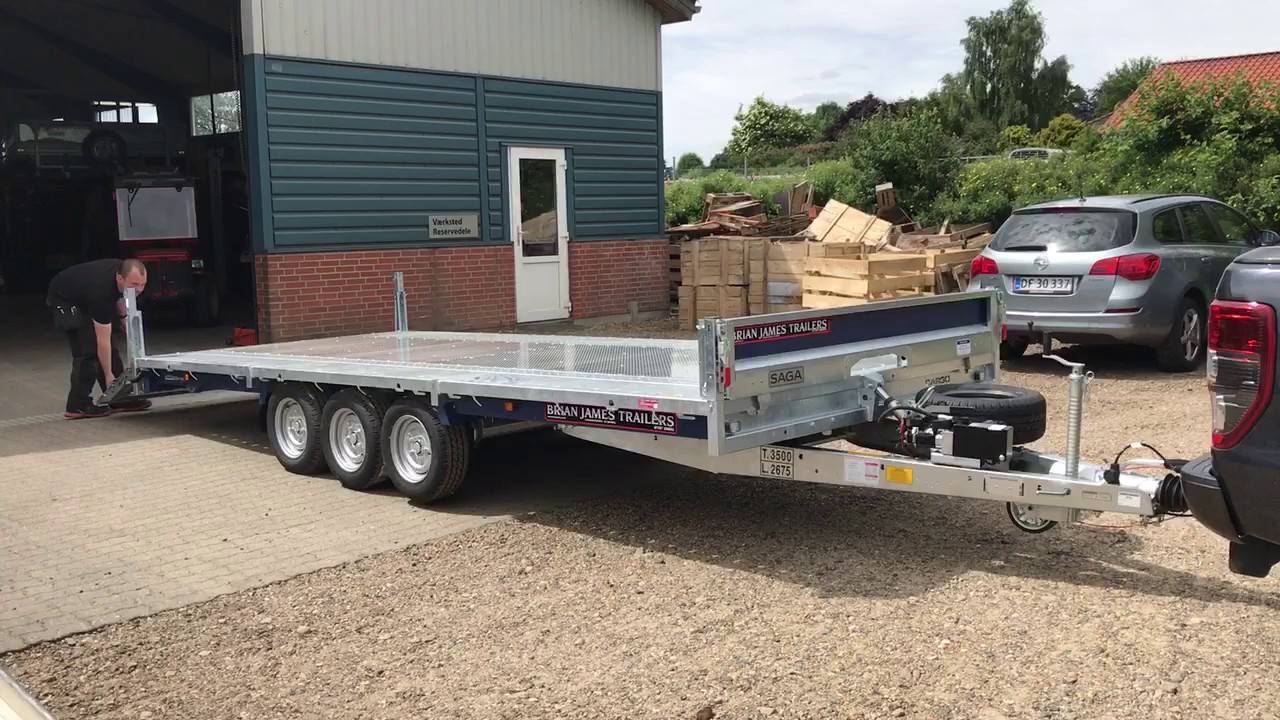 latest build of the hydraulic Brian James cargo connect by Saga Trailer