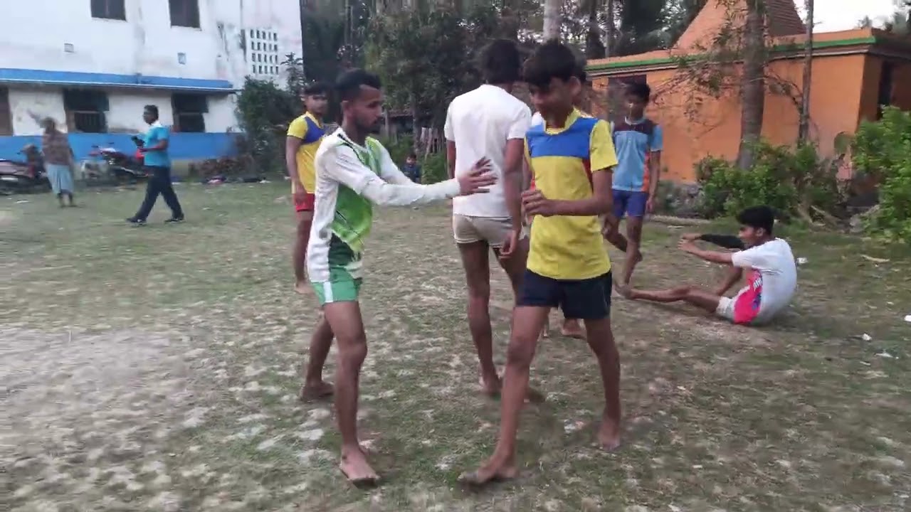 বড় কোর্টের খেলা