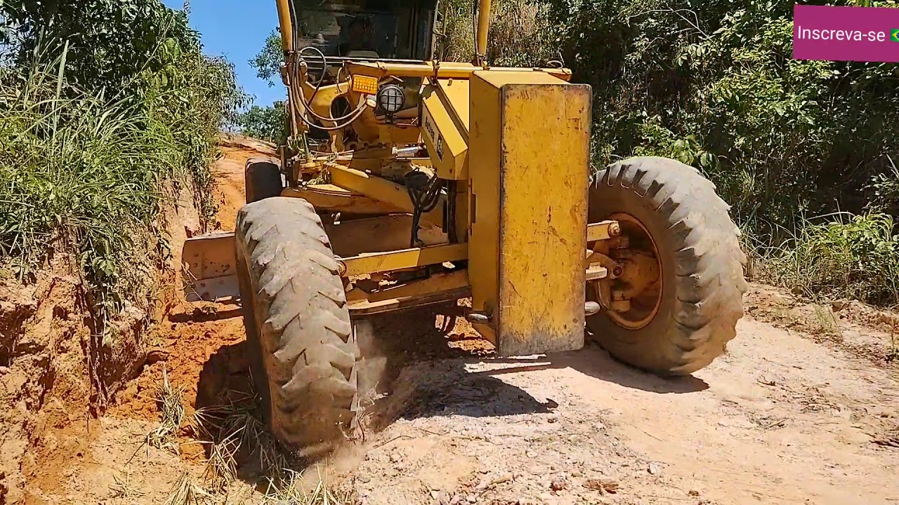 Cortando na ladeira! Motoniveladora/patrola 120K (grader/niveleuse/motoconformadora)