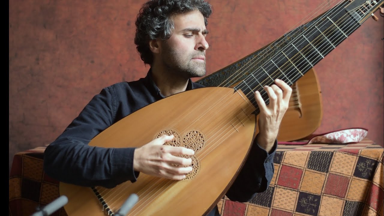 Robert de Visée: Sarabande & Gavotte in E minor (theorbo)