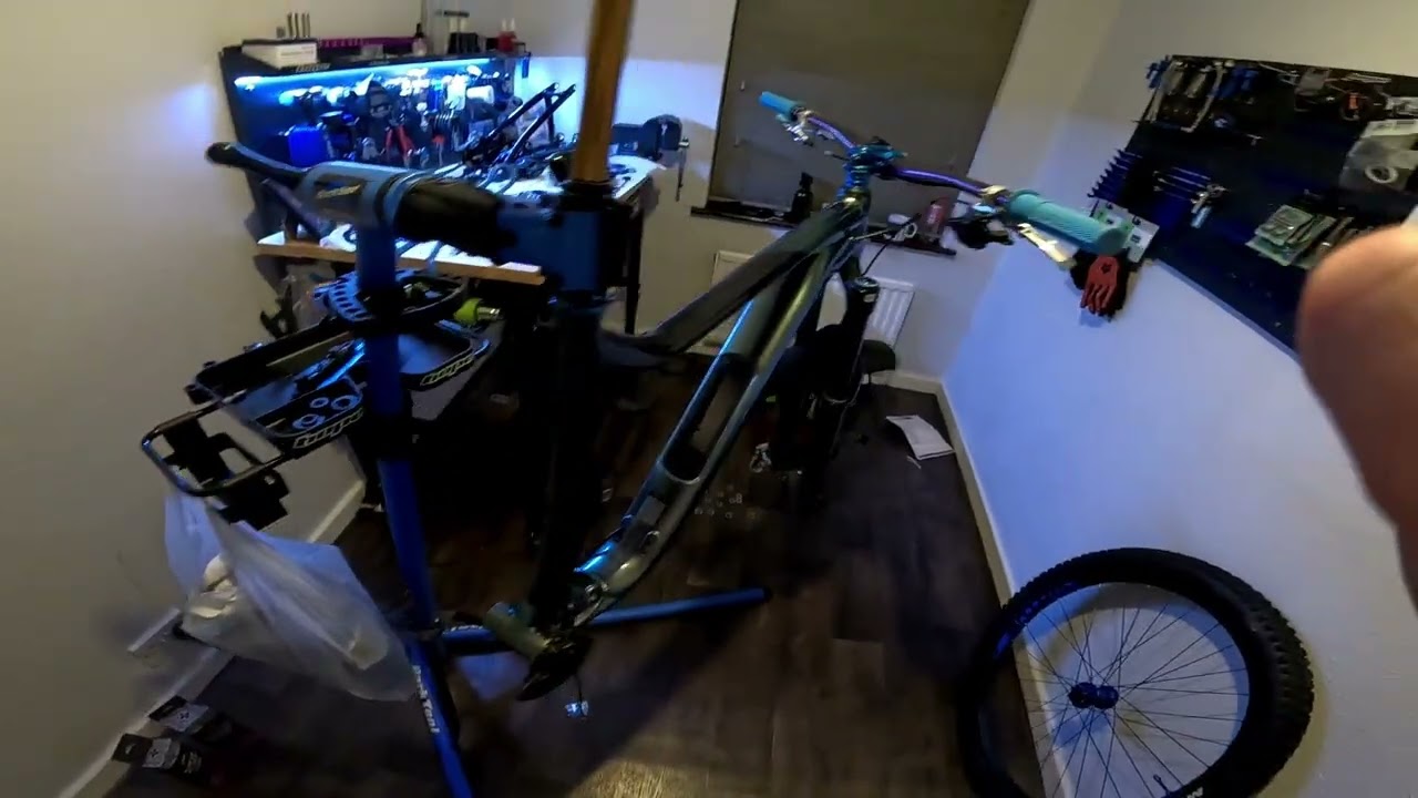 Giant reign 1 stripped down parts cleaned