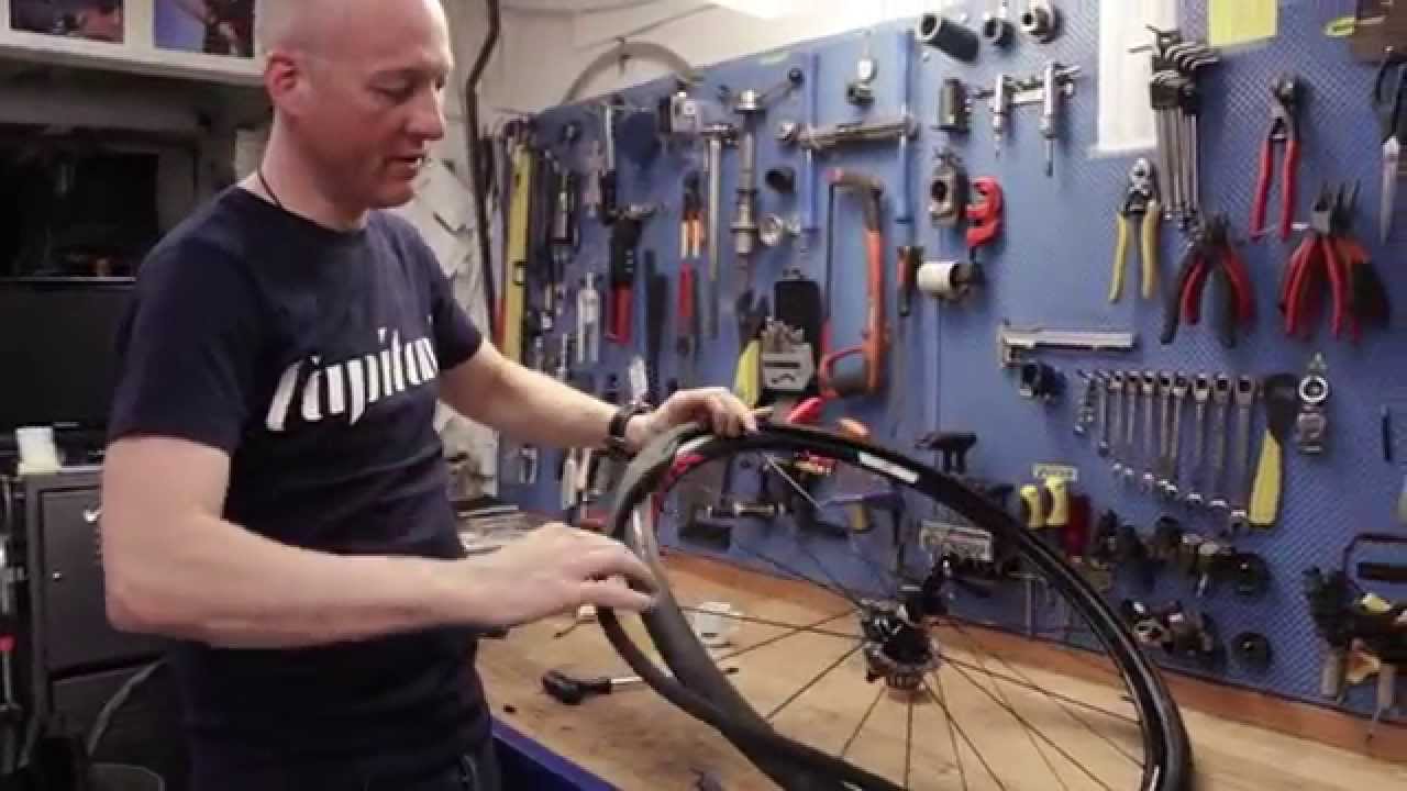 Slangeskift på racercykel hjul