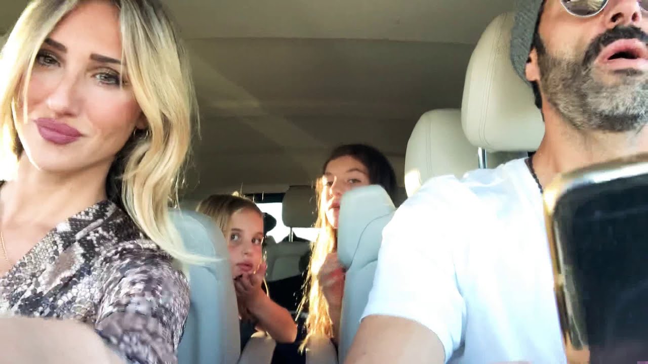 Loco (Enrique Iglesias de palo y Anna Kournikova de carton)