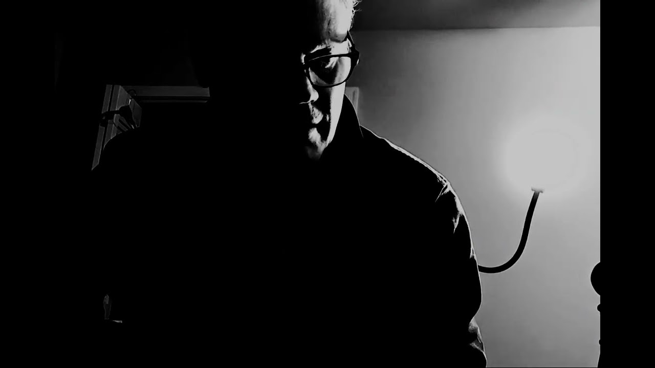 Santa Claus is back in town! Shoot me a thumbs up if you dig it. Merry Christmas everyone!