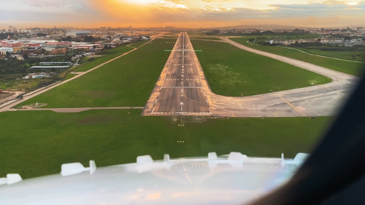 Boeing 737 MAX 8 Spectacular Landing in Lisbon