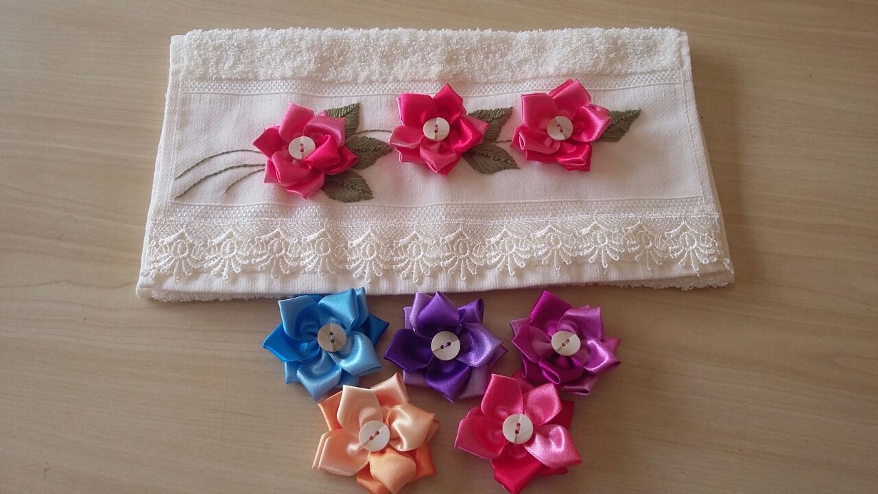 Como Fazer Flor De Fita de Cetim -  RÁPIDO E FÁCIL !!!