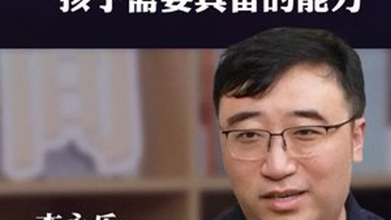 AI 越聪明，孩子靠什么才能不被取代？不是智商，而是情感、行动力和合作能力——机器永远学不会。心理学家提醒，孩子需要被教会爱人、动手、与人沟通，而不是单纯靠刷屏和工具。更重要的是，学会善用 AI...