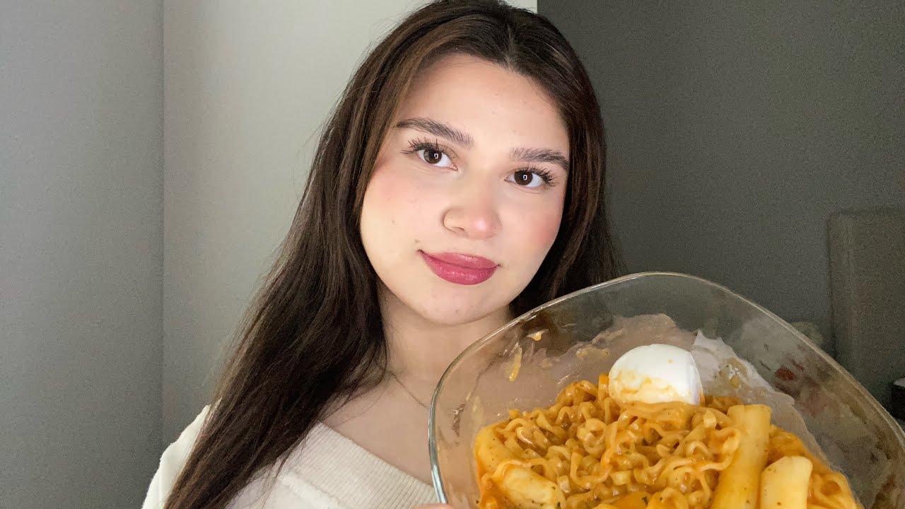 asmr | eat dinner with me while we watch a show together 🍽️
