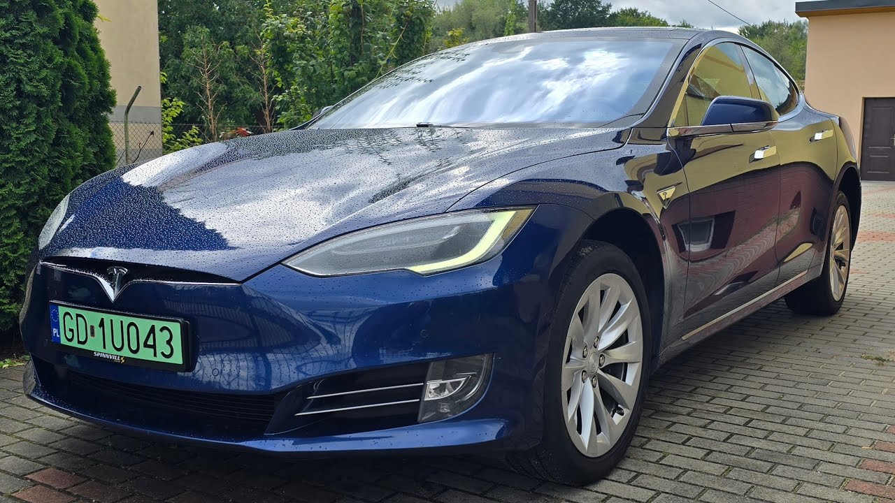 Tesla S90D w trasie ze Stavanger. Odcinek Koszalin-Gdańsk, obwodnica Lęborka, roboty drogowe, korki.