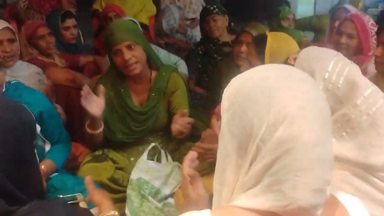 दुर त दिखा पती आवता लागा प्यारा प्यारा है🙏🙏 मेरी माता न सर पुचकारा जट छाती क लाया है