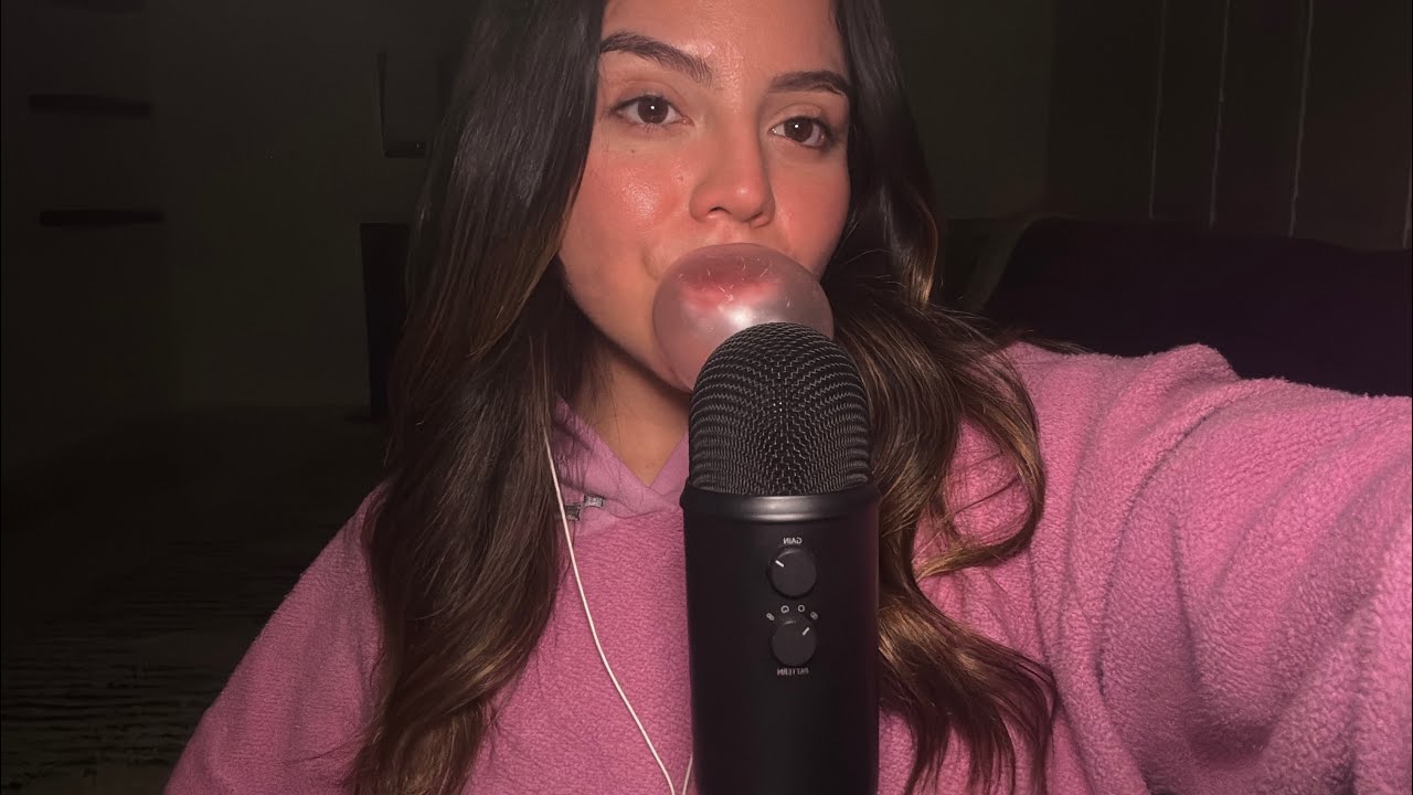 ASMR gum chewing / mouth sounds 