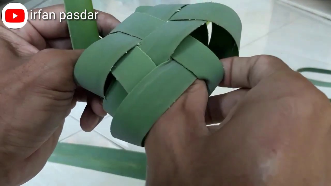 Cara membuat ketupat dari daun pandan dengan mudah terbaru 2021