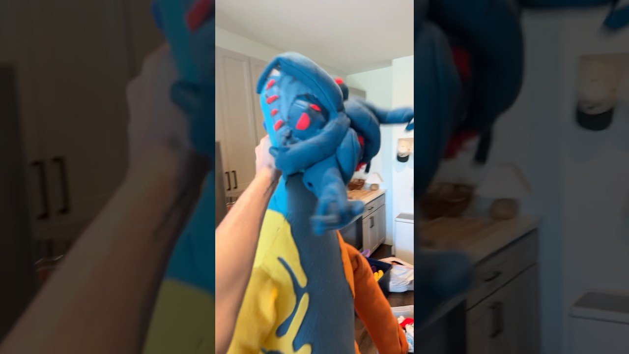 I STOLE SWIFTYS MONSTER DOEY PLUSH! 💀💀💀 #doey #plushtoys #yarnaby #poppyplaytimemovie