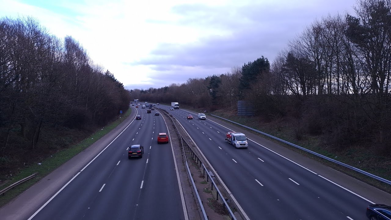 WALKING 25 MOTORWAY 
