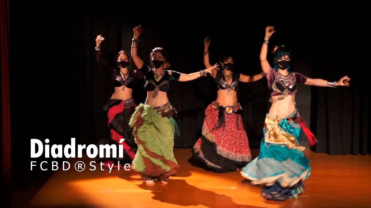 Actuación de FCBD® (FatChanceBellyDance® Style) realizada por la compañía de danza Bhalabasa.