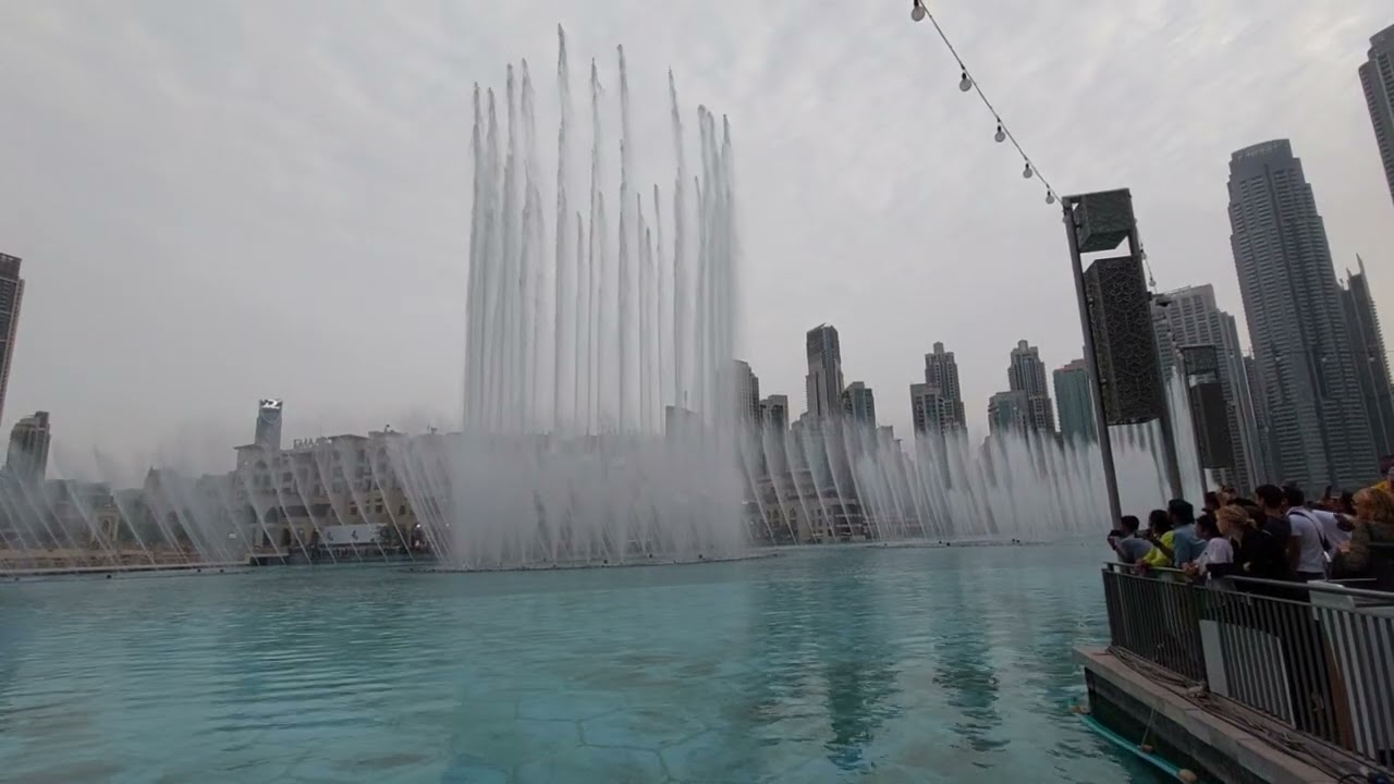 Fountain show at Dubai Mall #voyager_avec_avik #dubaimall #dubailife