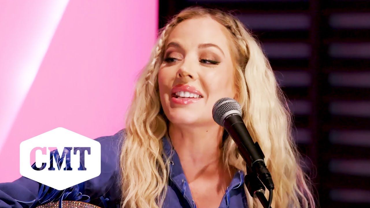 MacKenzie Porter Performs 
