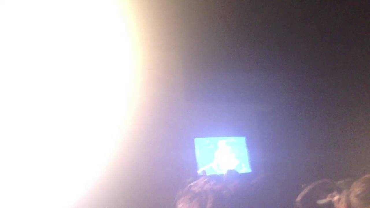 Leeds 2013- Green Day- Walk away acoustic/ good riddance (time of your life)