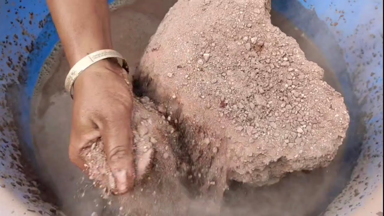 Super satisfying asmr video 😴of dusty gritty red❤ sand cement crumbling in lot's of water💦  asasmr