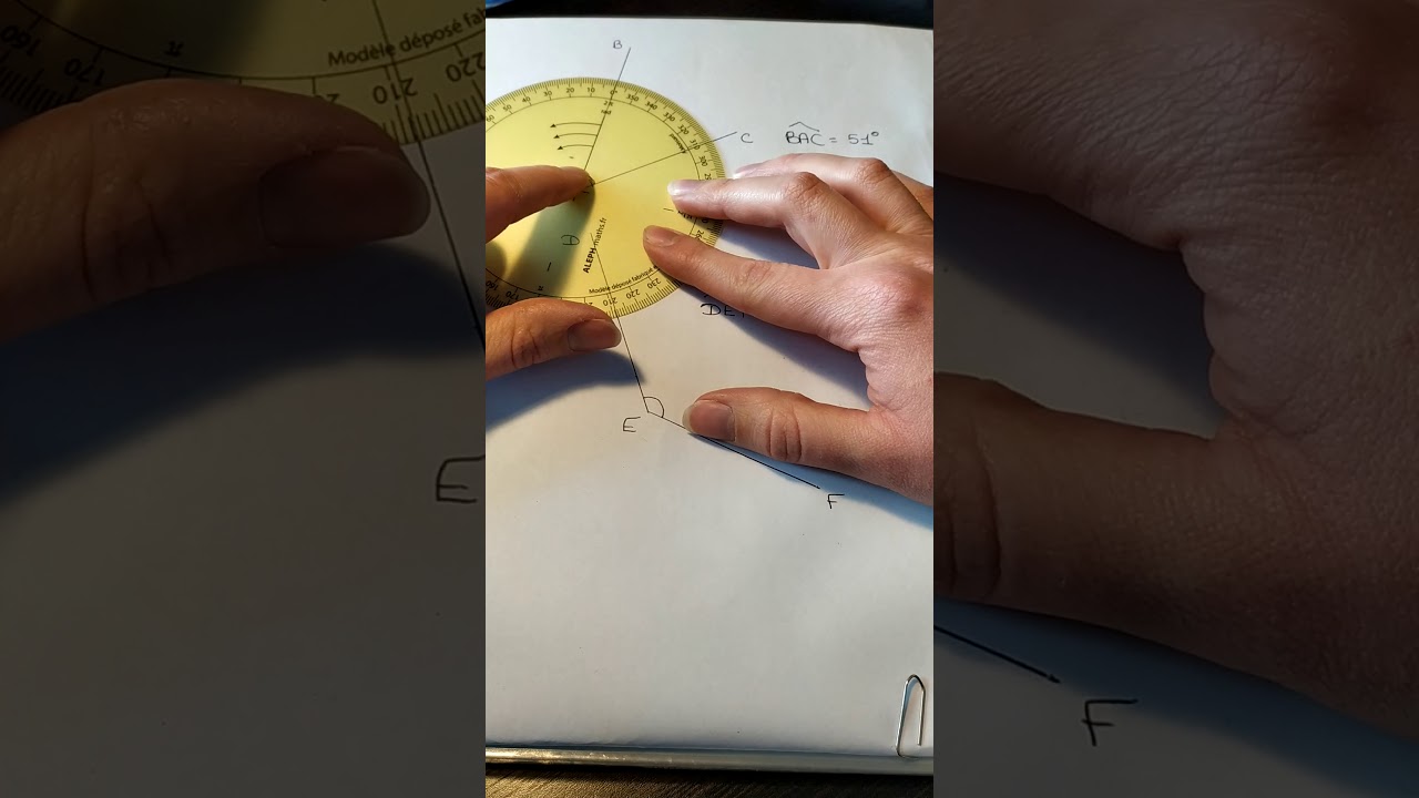 Mesurer un angle avec un rapporteur circulaire