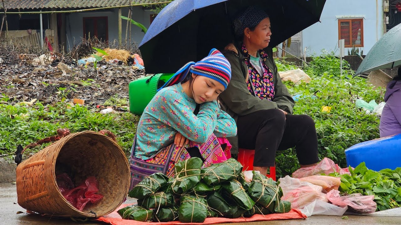 Mai went to the market to sell precious herbs.