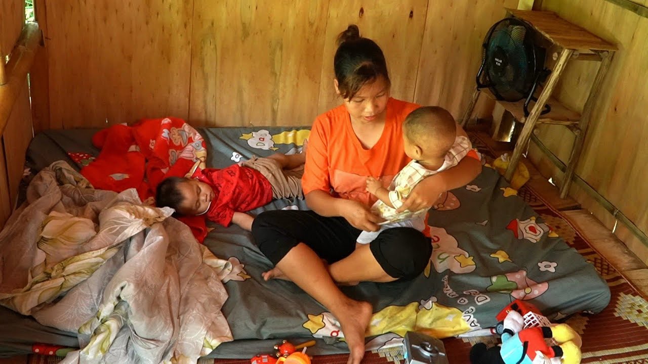 7 days of survival - repairing a bamboo and wooden house - cooking and taking care of two sons.