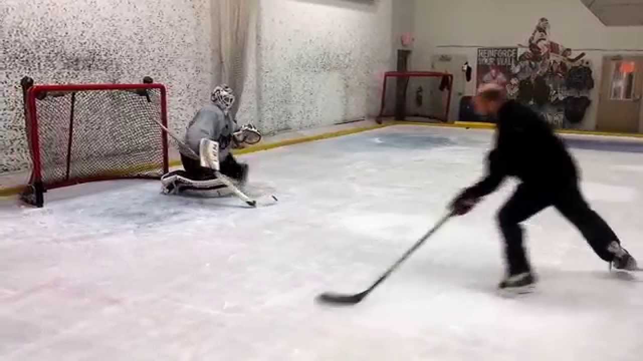 Goalie training: read the play and adapt