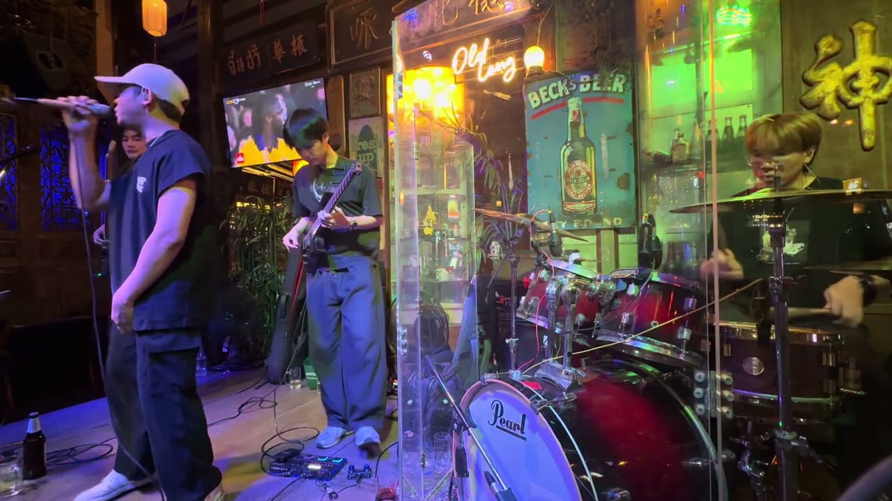 อยากกอดเธอนานๆ Live At โอเล้ง RCA