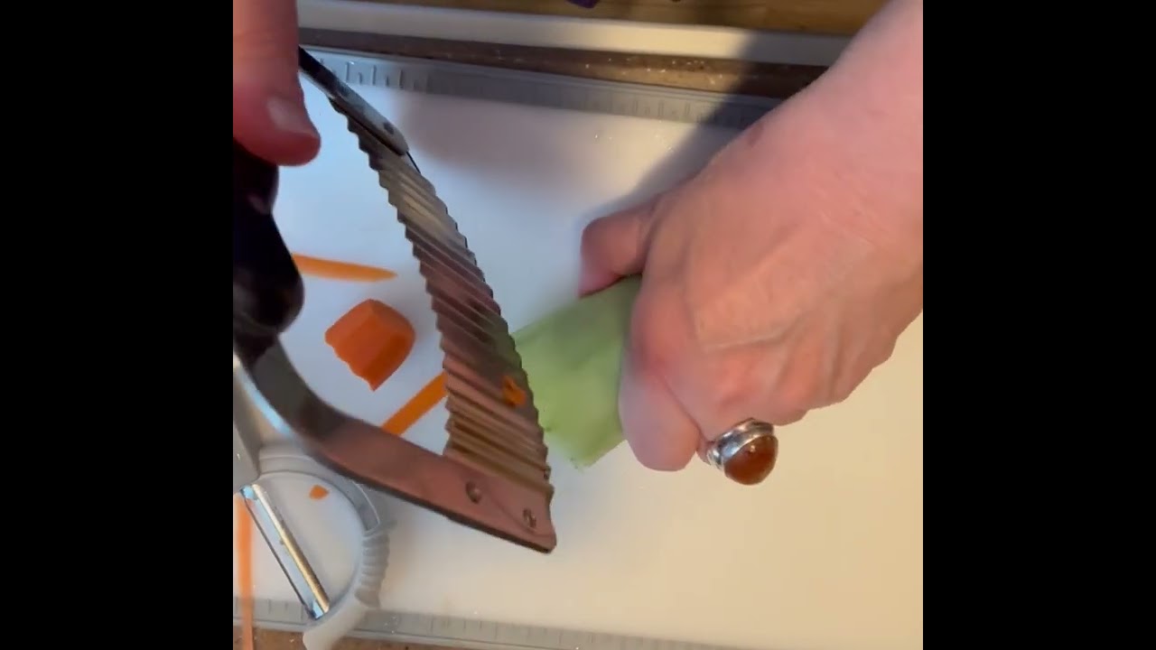 Crinkle Cutter