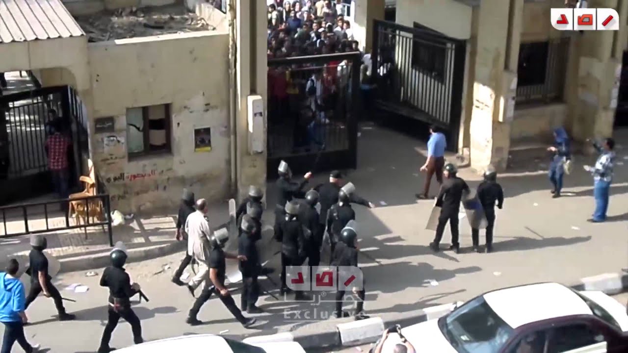 سلمية مظاهرة طلاب جامعة المنصورة قبل اعتداء البلطجية و الامن عليها 9-11