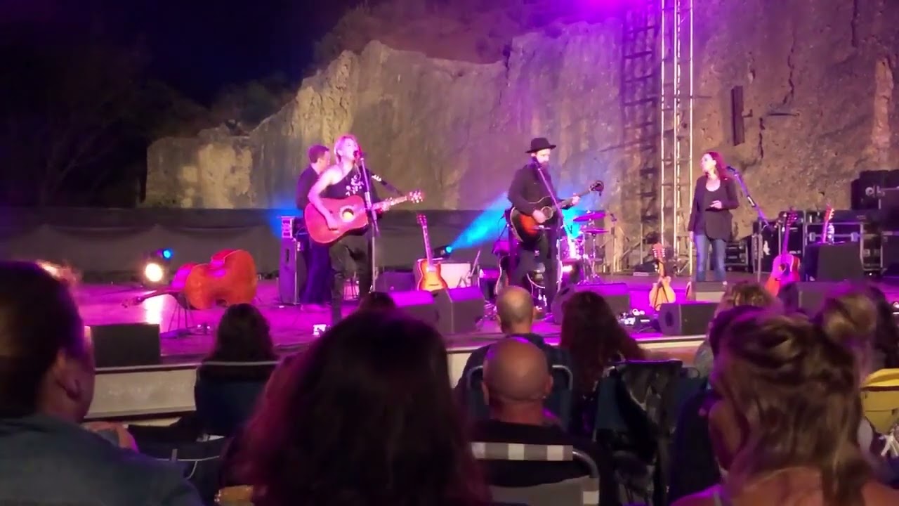 The Waifs - London Still - Live (Live Music Video)