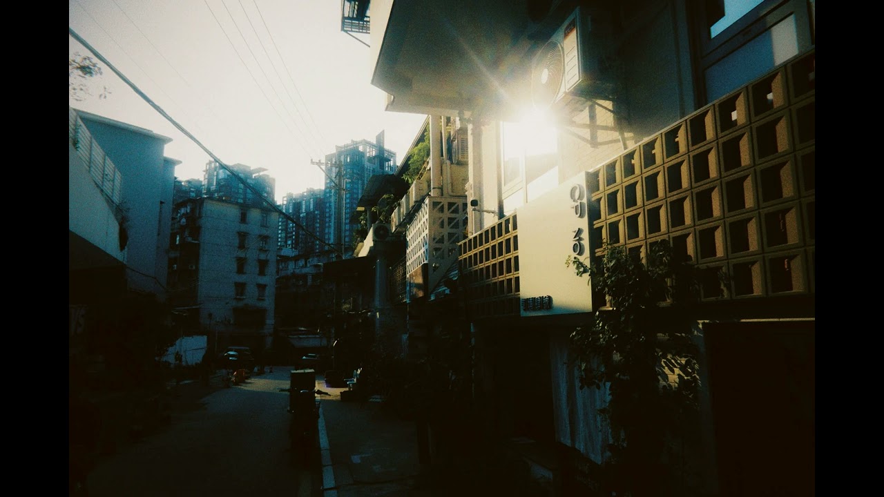 No. 27 — 🌆 Warm & Nostalgic