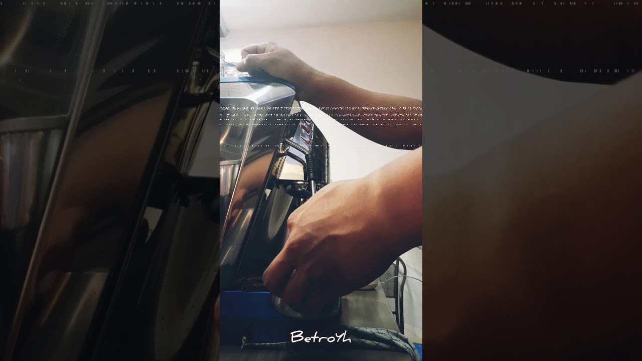 Cara bikin latte art ala barista muda