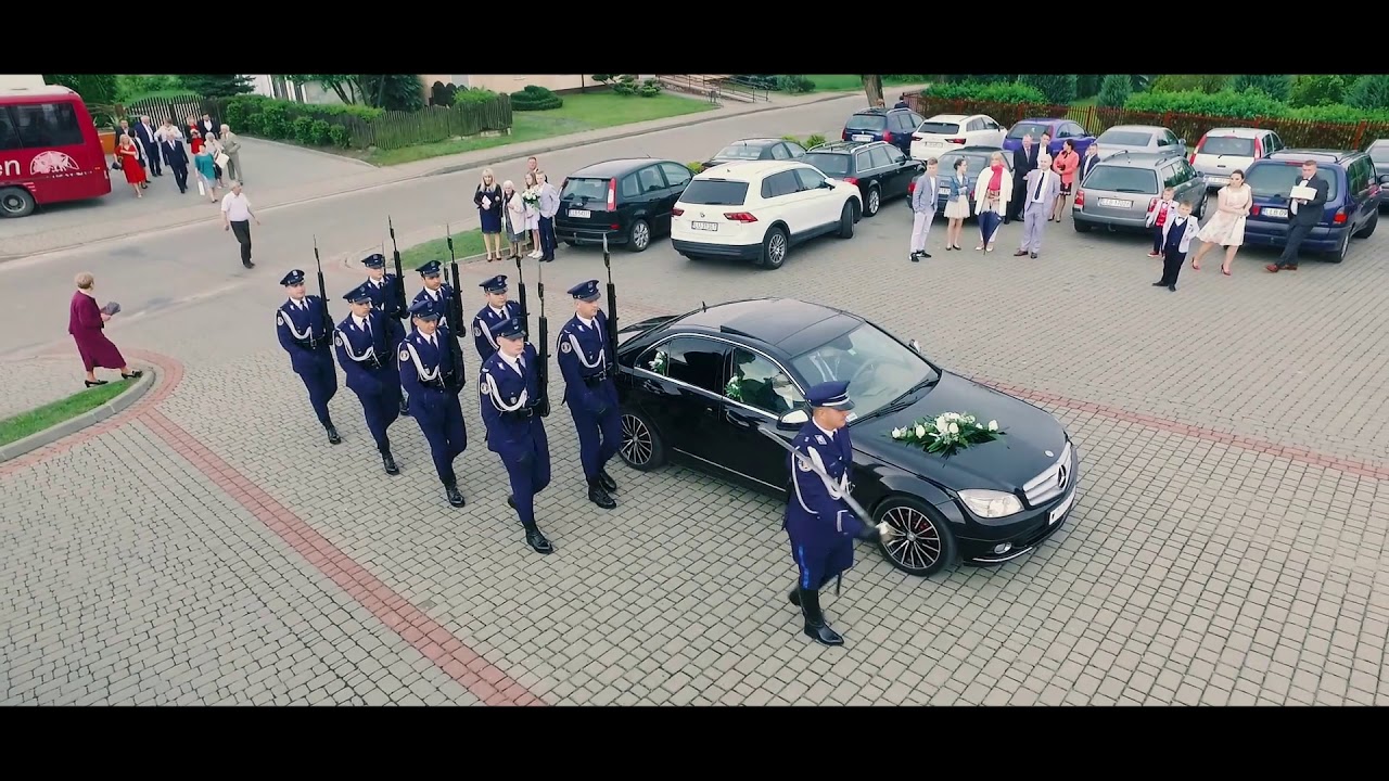 Spektakularne wejście do kościoła Kamili i Bartka