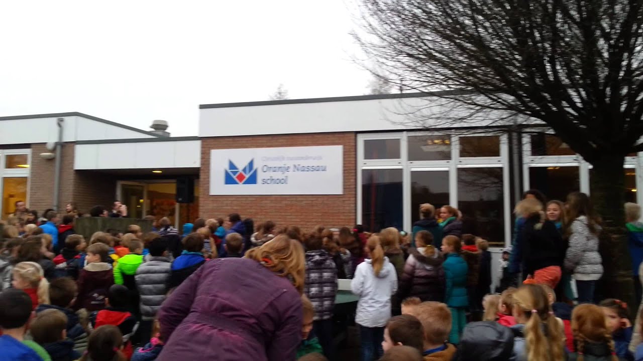 Onthulling nieuw logo Oranje Nassauschool in Gelde