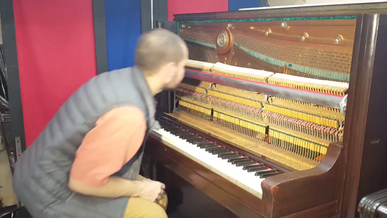 Gustav Breyer: un piano vertical magistral con afinación estable y sonido único VENTA DE PIANOS