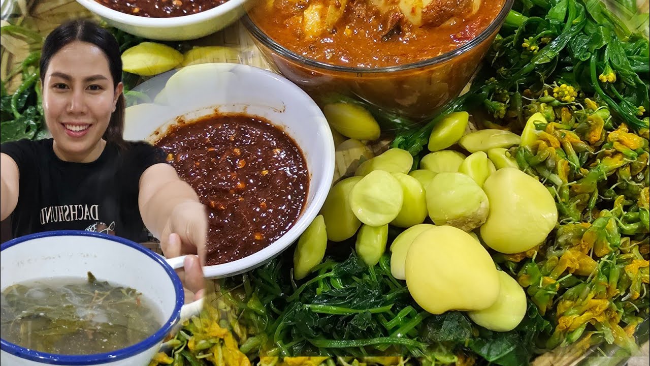แกงไข่ถ้วยเดิมที่ยิ่งอุ่นและยิ่งอร่อยวันนี้มีดอกโสนต้มด้วยนะคะ และมีลูกเนียงกรอบๆด้วยค่ะ