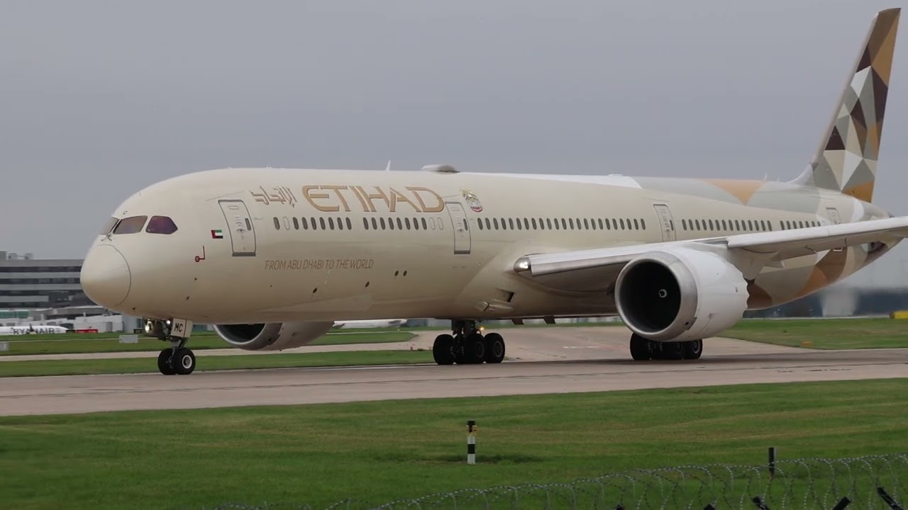 Ethihad 787 dream-liner taxi and take-off from manchester